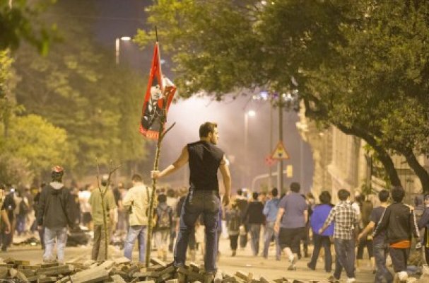 Protestatarii turci au cumpărat o pagină de spaţiu publicitar al unui ziar